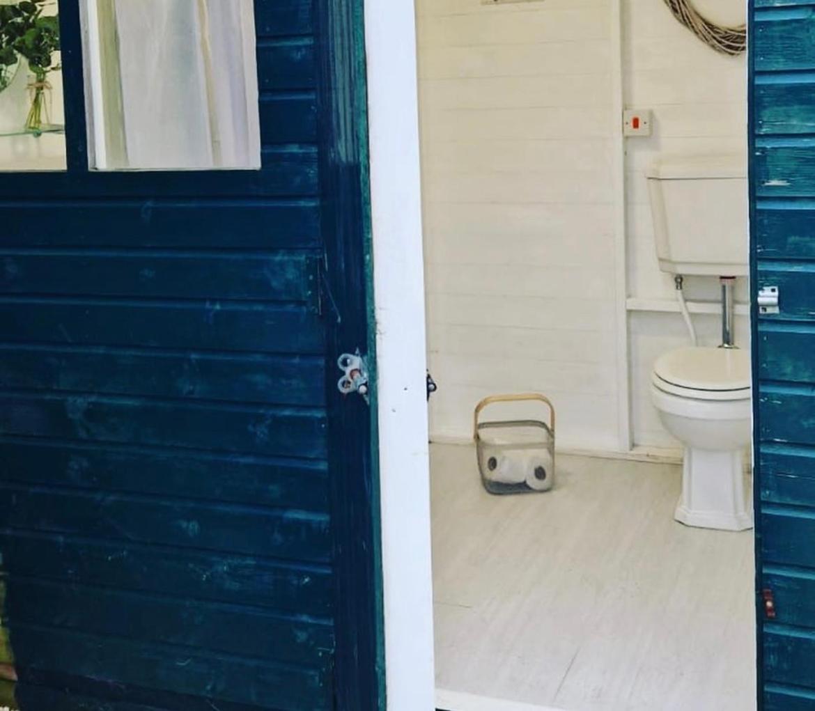 Peggy'S Hut Hotel Astbury ภายนอก รูปภาพ