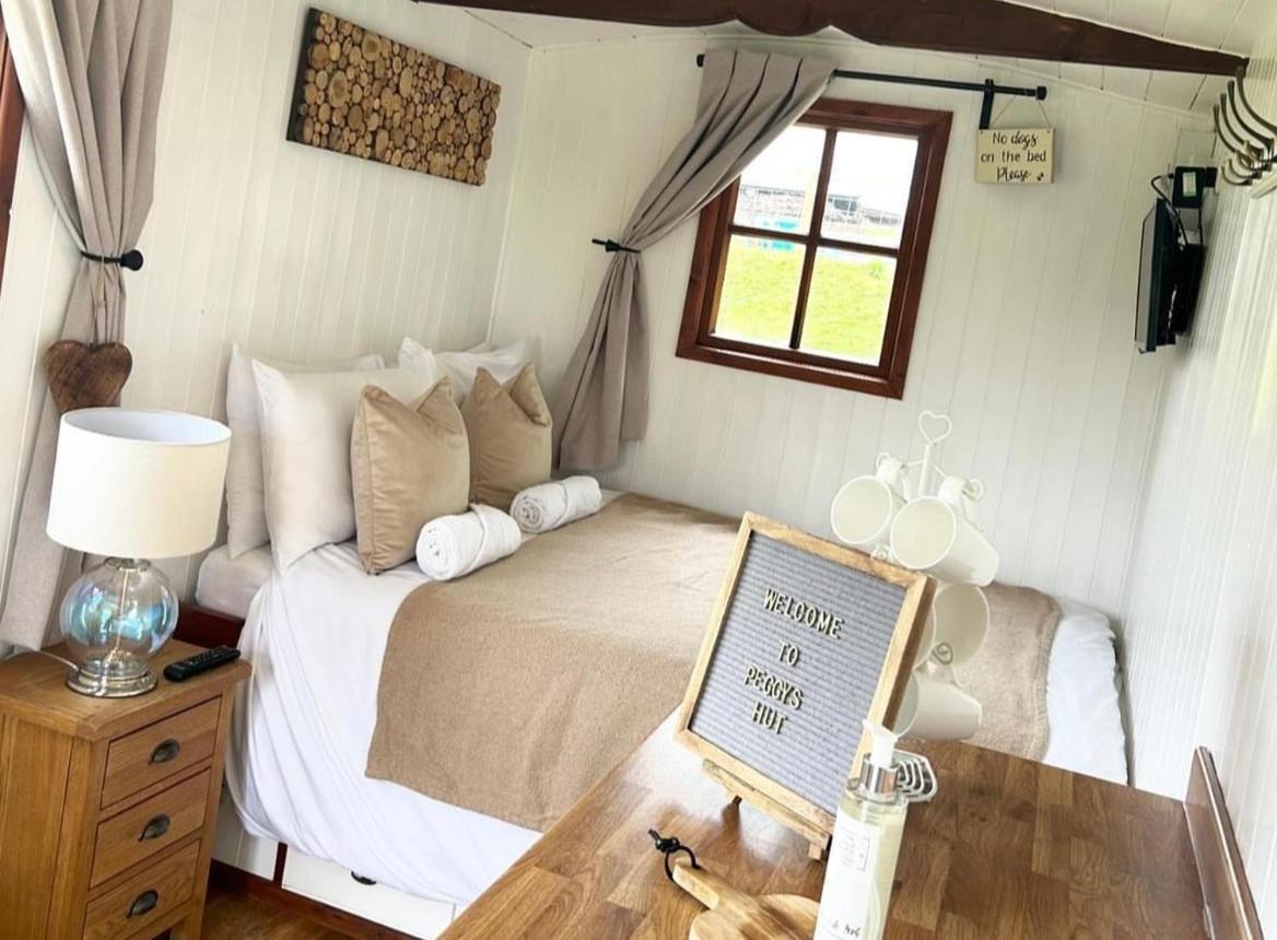 Peggy'S Hut Hotel Astbury ภายนอก รูปภาพ